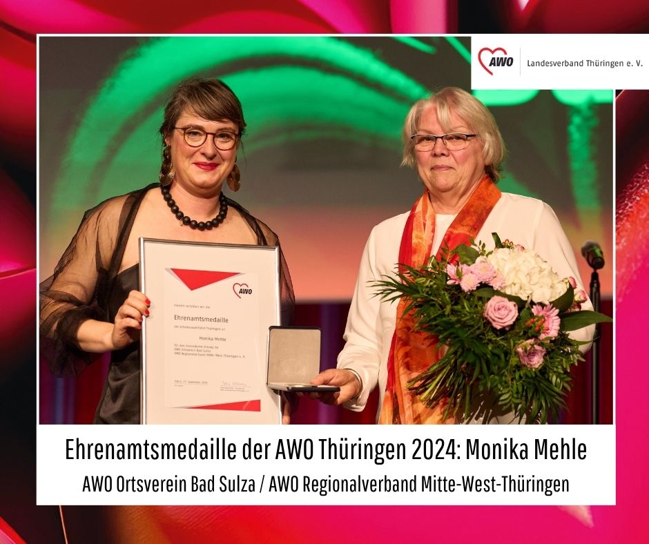 Monika Mehle (rechts) und die stellvertretende AWO-Landesvorsitzende Ulrike Grosse-Röthig